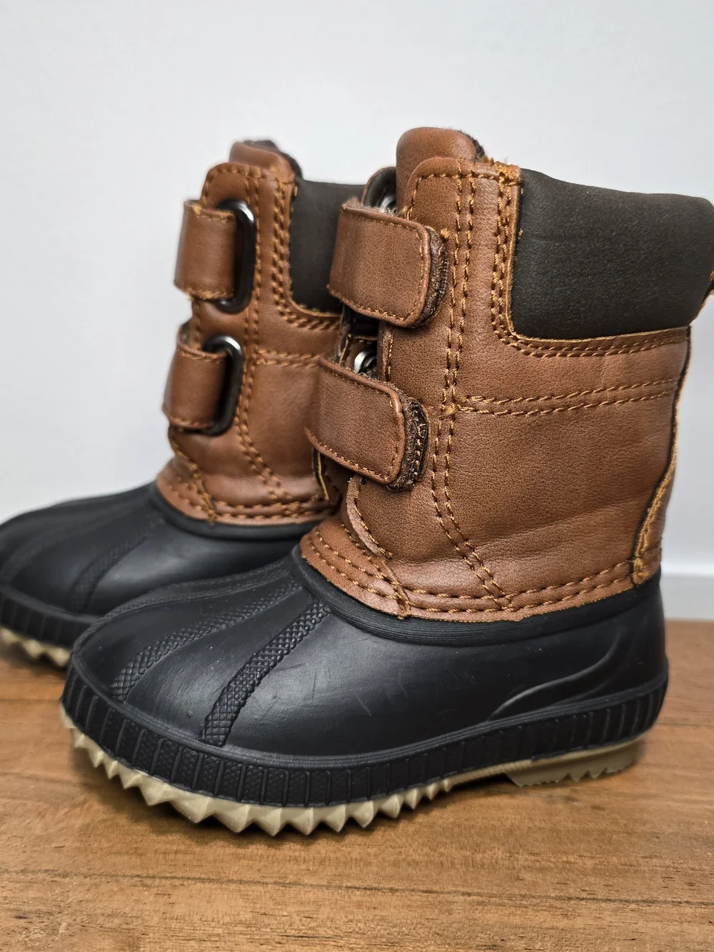 Gap 3M Thinsulate Kids Brown and Black Waterproof Winter Boots.